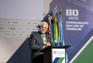 Leia mais sobre o artigo “A regulação das relações de trabalho pelo próprio mercado é heresia e não promove justiça social”, diz ministro Alexandre Belmonte no encerramento do Congresso do TRT-15