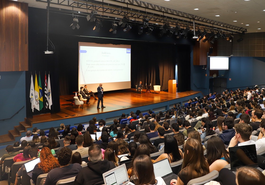 No momento você está vendo Presidente Samuel abre Semana Jurídica da PUC-Campinas