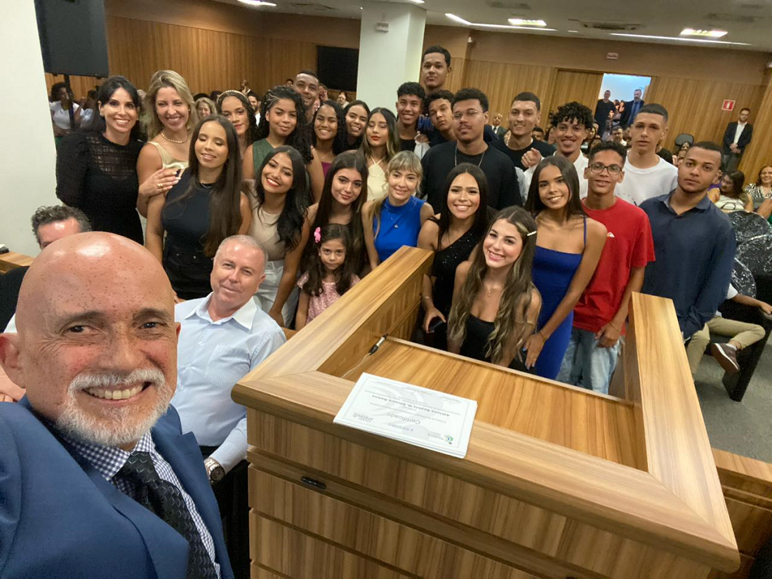 No momento você está vendo 1ª Turma do Programa de Aprendizagem Profissional recebe certificado de capacitação