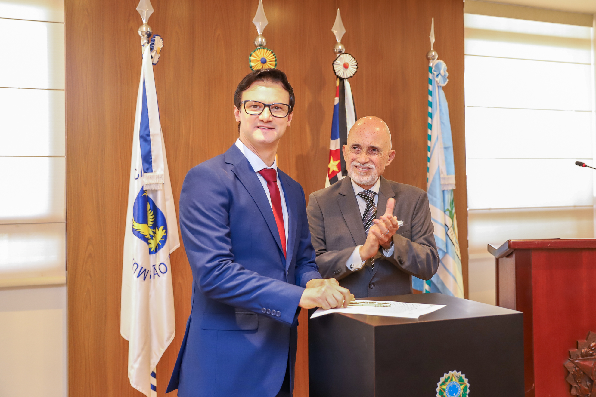 No momento você está vendo Juiz Ronaldo Capelari toma posse como titular da 2ª VT de Araraquara