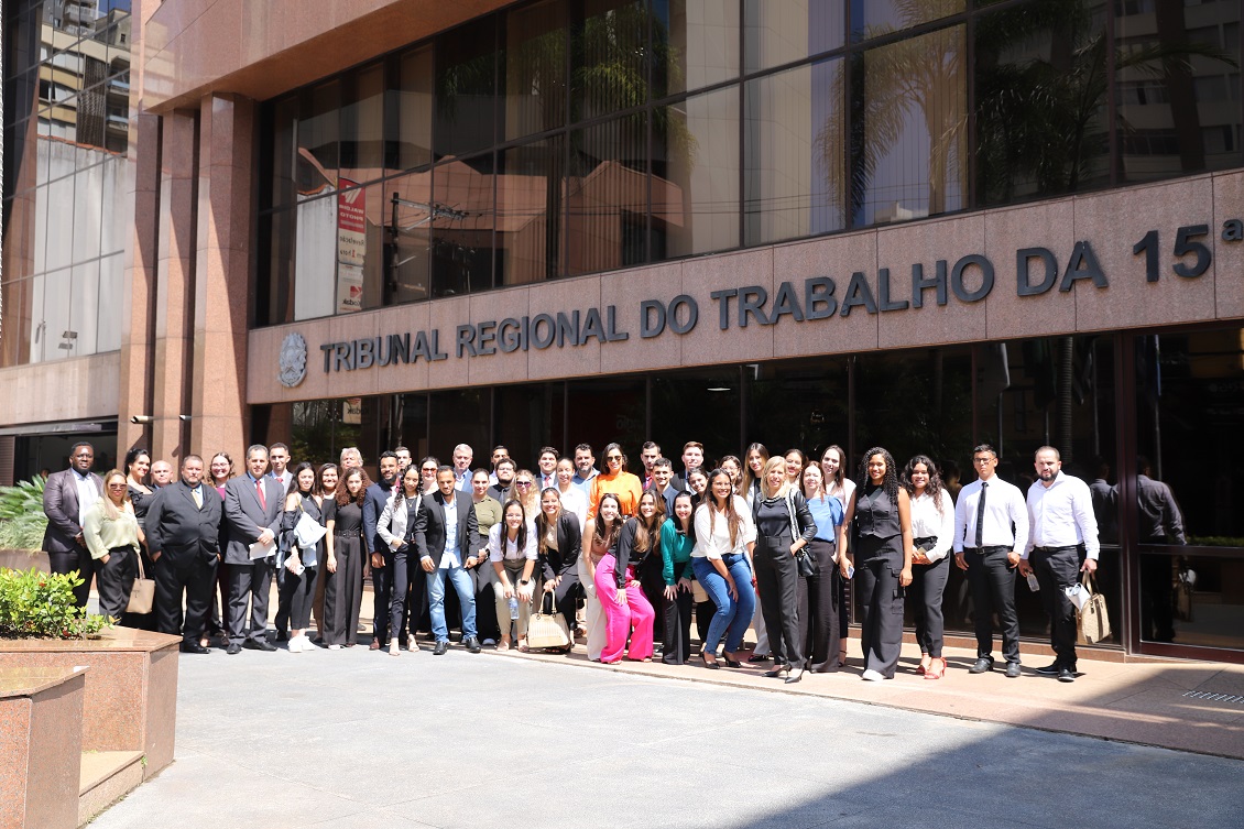 No momento você está vendo Estudantes da Dom Bosco e do Centro Universitário Adventista visitam sede judicial do TRT-15