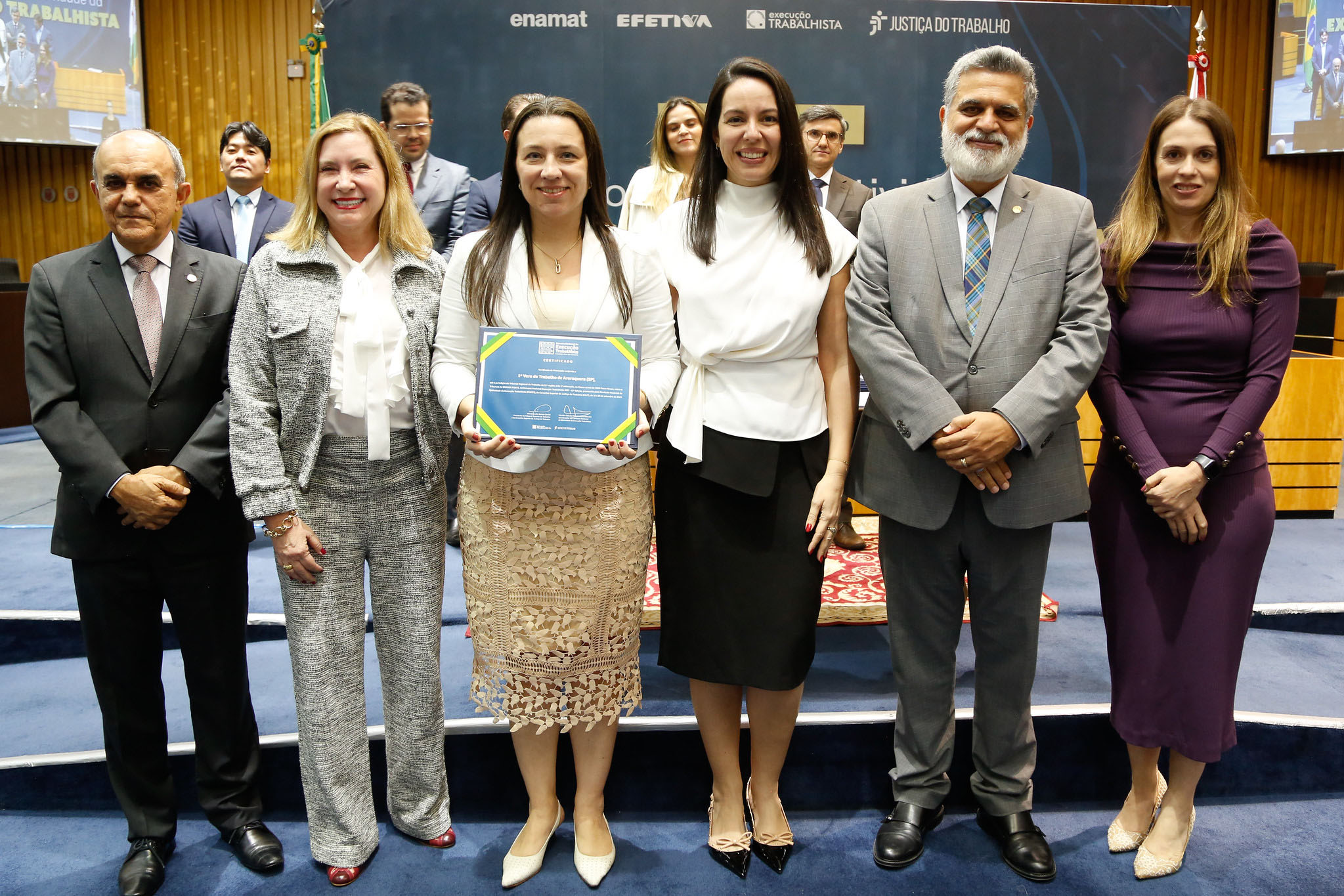 No momento você está vendo Com quase R$ 20 milhões arrecadados na Semana Nacional da Execução, 1ª VT de Araraquara é premiada em Brasília