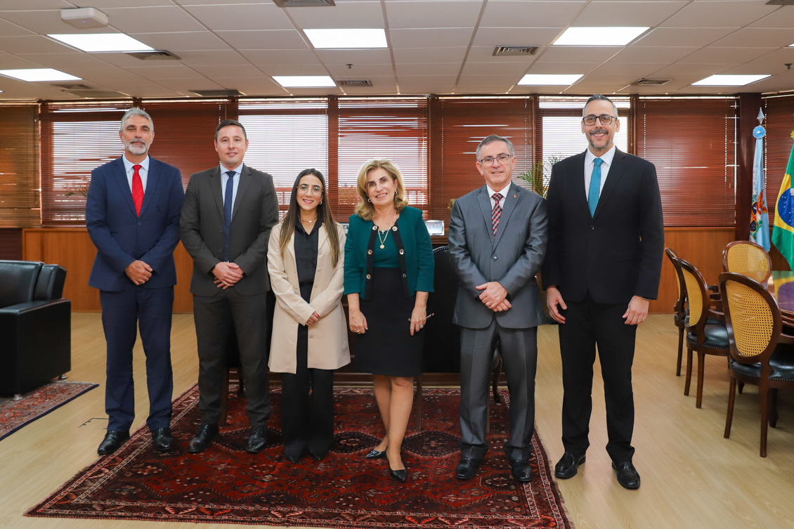 No momento você está vendo Presidente do TRT-15 recebe visita de representantes da Adimax