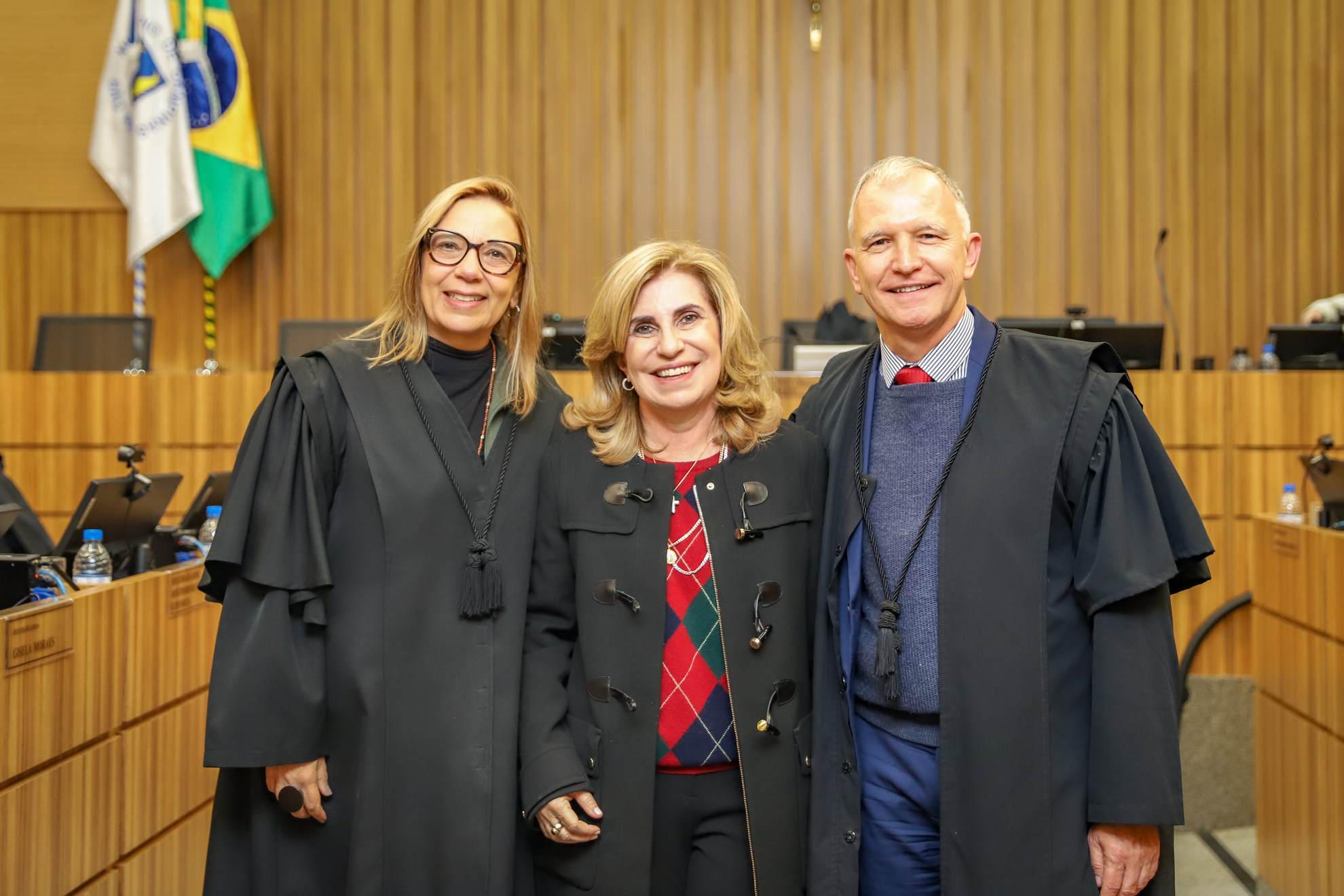 No momento você está vendo Desembargadores Ricardo Laraia e Rita Scagliusi participam de sua última sessão do Pleno