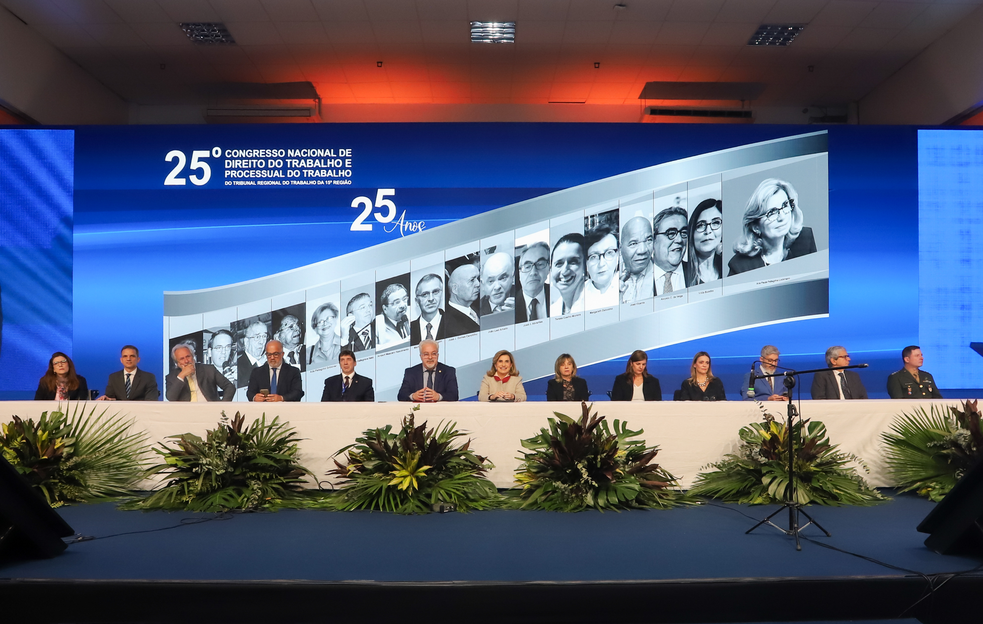 No momento você está vendo Independência e imparcialidade do Poder Judiciário são reafirmadas na abertura do Congresso em seu Jubileu de Prata