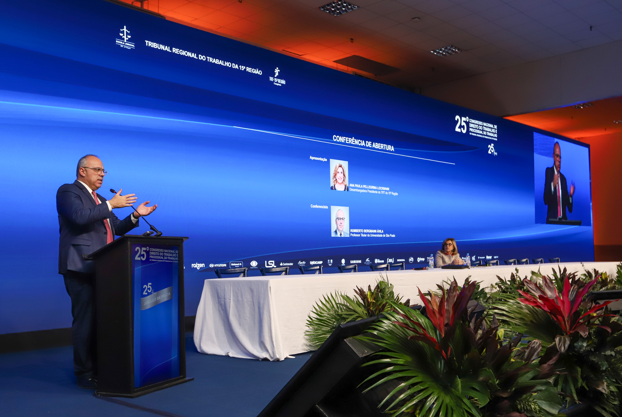 No momento você está vendo 25º Congresso: Humberto Ávila estabelece conexão entre direito e realidade em abordagem sobre pejotização