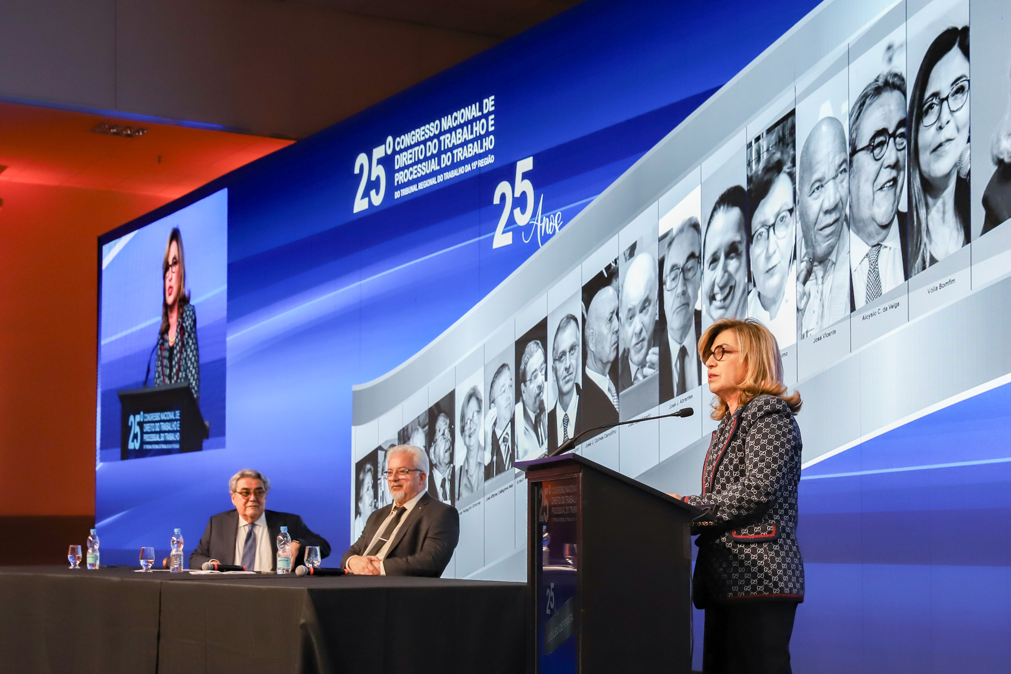 No momento você está vendo Edição comemorativa dos 25 anos do Congresso é encerrada com homenagem ao ministro Aloysio