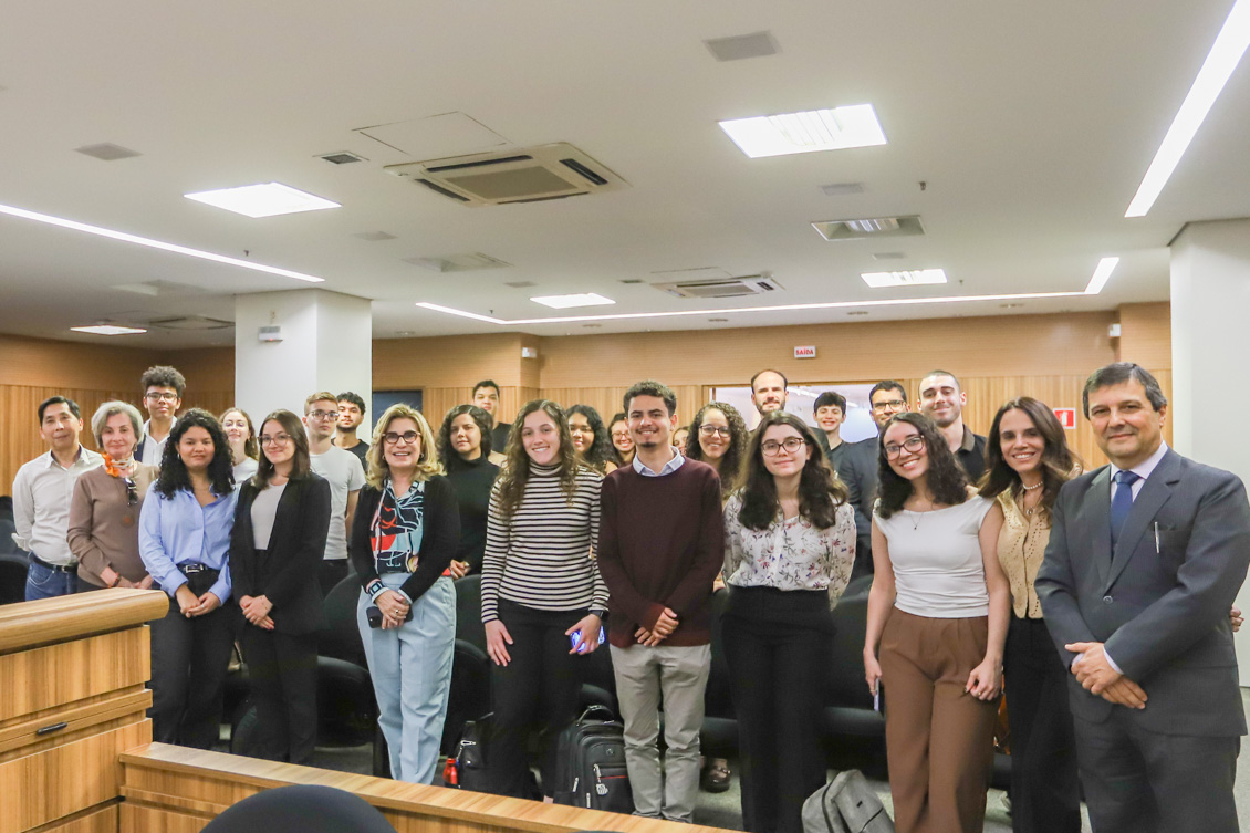 No momento você está vendo Presidente Ana Paula Lockmann recepciona estudantes de Direito da USP em visita ao TRT-15