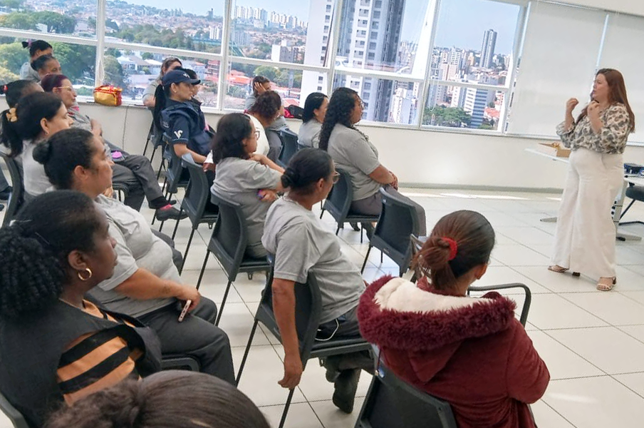 No momento você está vendo Fórum Trabalhista de Campinas promove roda de conversa com terceirizadas em alusão ao Outubro Rosa