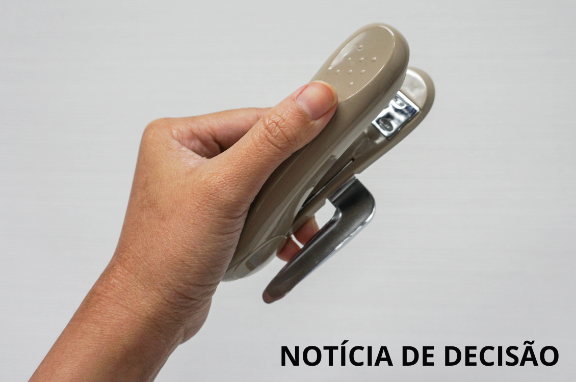 No momento você está vendo 6ª Câmara nega aumento de indenização a empregada atingida na cabeça por grampeador atirado por colega