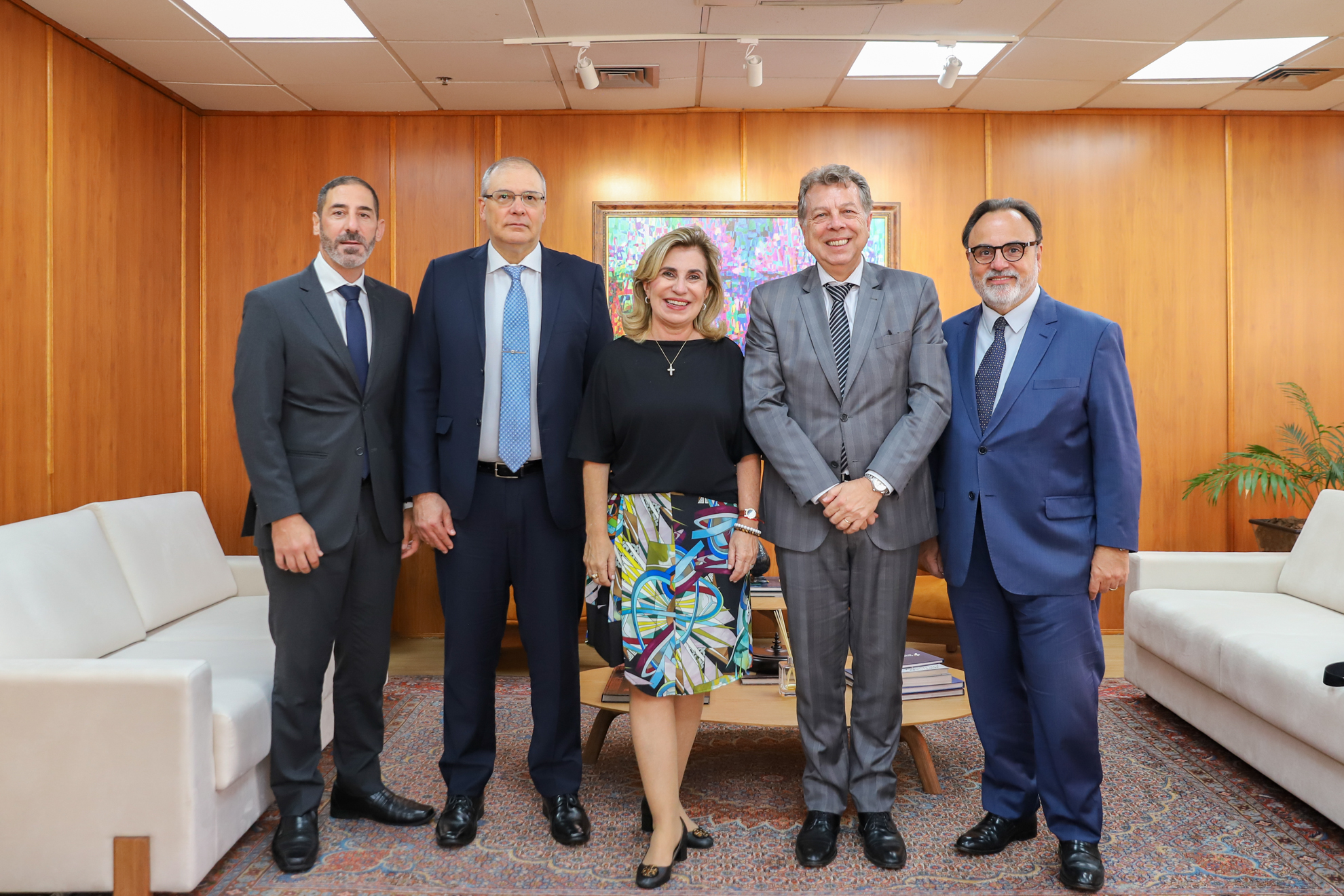 No momento você está vendo Presidente Ana Paula Lockmann recebe a visita de representantes do SINSA
