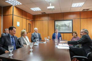 Leia mais sobre o artigo Corregedoria recebe visita de magistrados do TRT de Minas para conhecer os projetos Simetria-15 e Especializa & Equaliza