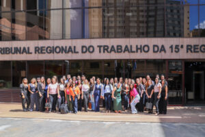 Leia mais sobre o artigo Estudantes da Unisal, Unip, Uniesi e Senac visitam o TRT-15