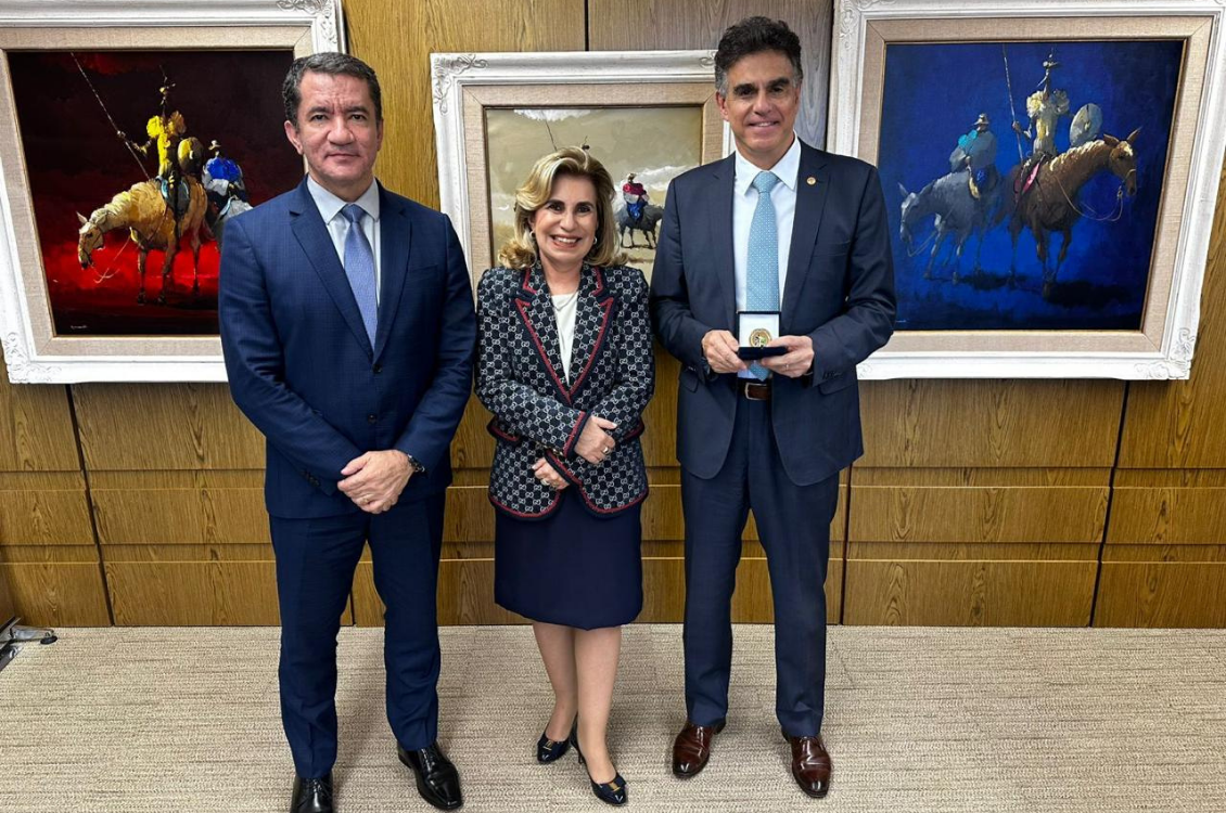 No momento você está vendo Em Brasília, TRT-15 homenageia presidente do TST com medalha dos 40 anos da Corte