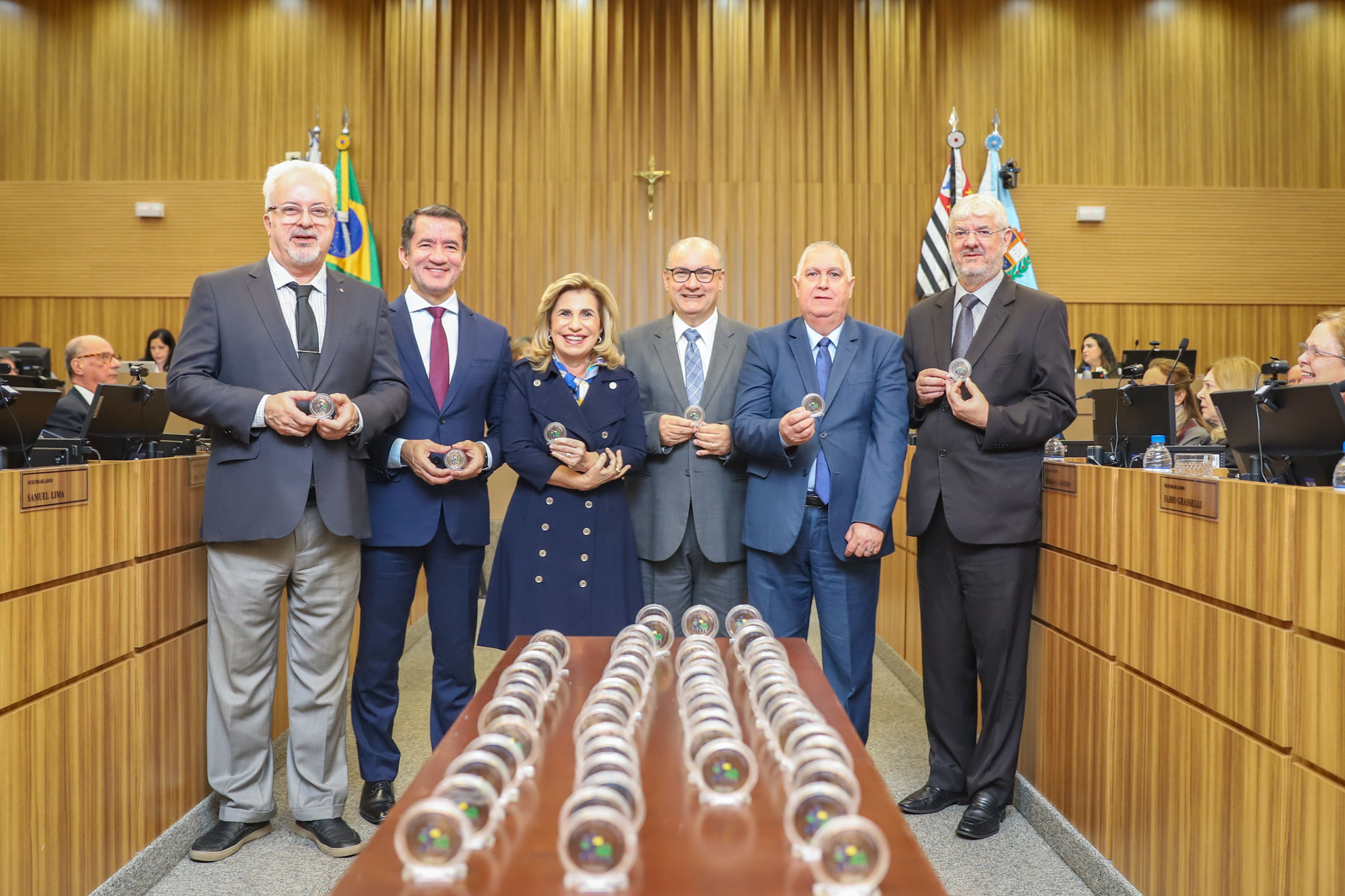 No momento você está vendo Entrega de medalhas comemorativas dos 40 anos do TRT-15 marca primeira sessão plenária com a nova composição da Corte