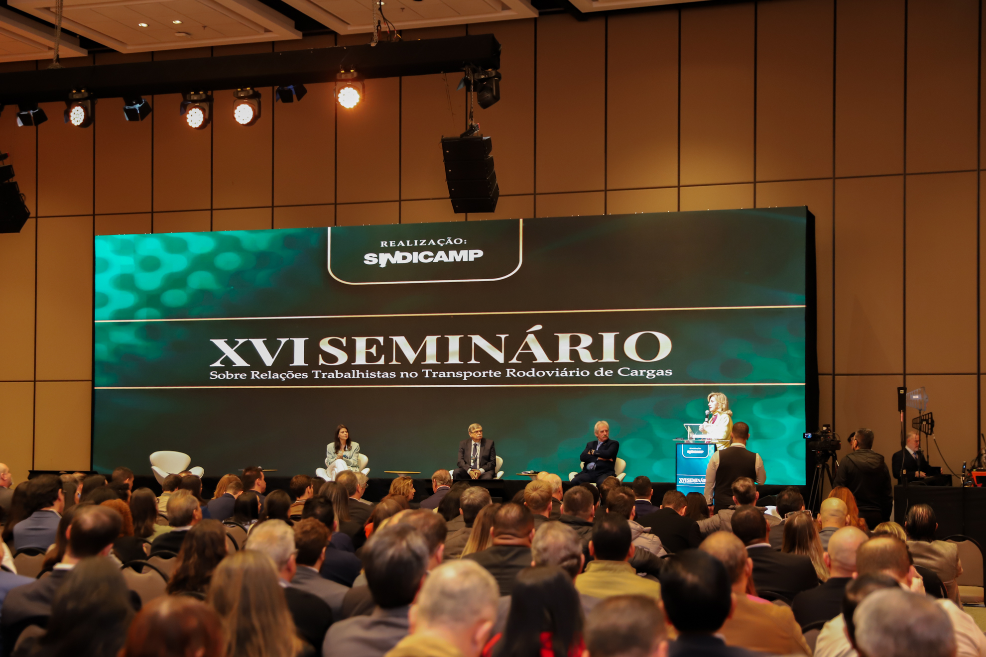 No momento você está vendo Presidente do TRT-15 participa do XVI Seminário do Sindicamp e conduz debate sobre precedentes trabalhistas