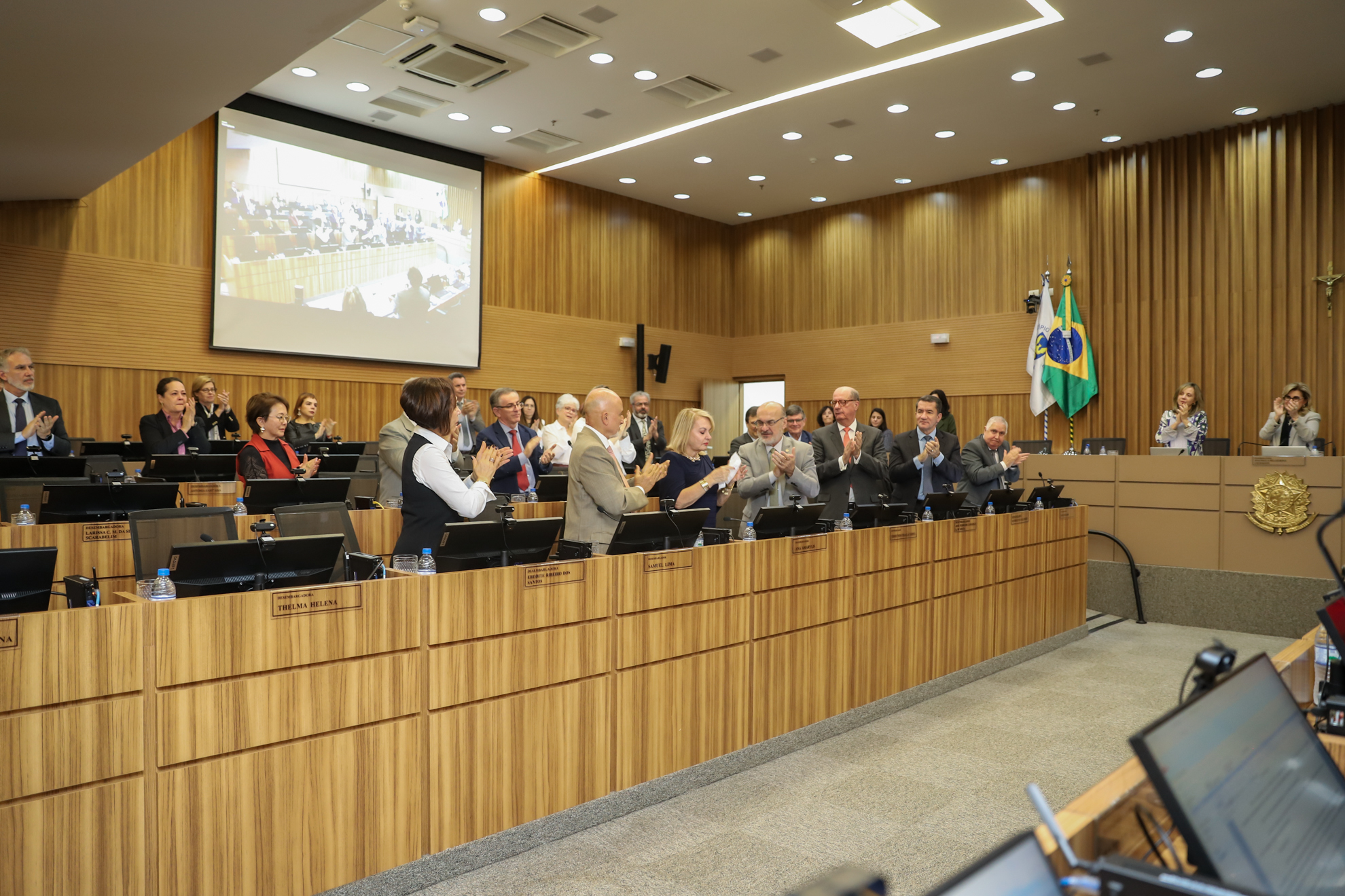 No momento você está vendo Membros da Corte rendem homenagens à desembargadora Ana Amarylis pela aposentadoria 