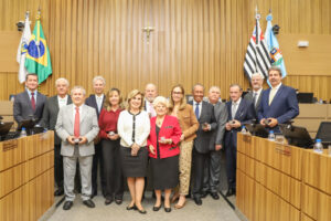 Leia mais sobre o artigo Ex-integrantes da alta administração e membros do MPT-15 recebem a moeda dos 40 anos