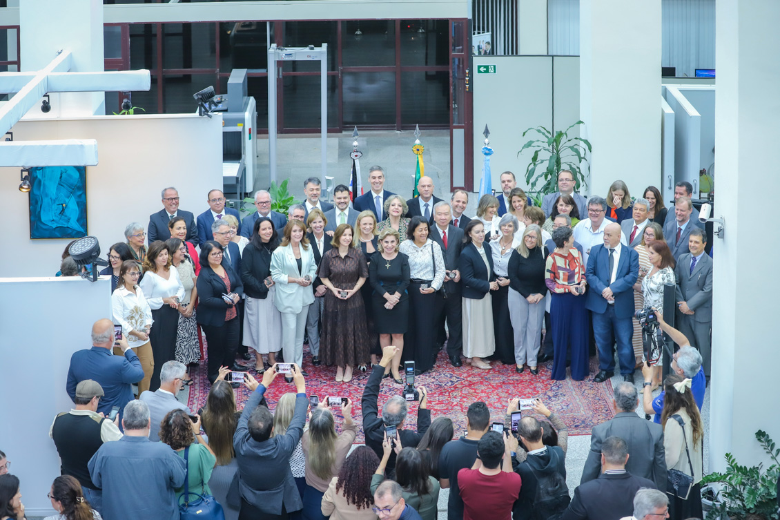 No momento você está vendo TRT-15 homenageia 65 servidores com a moeda dos 40 anos